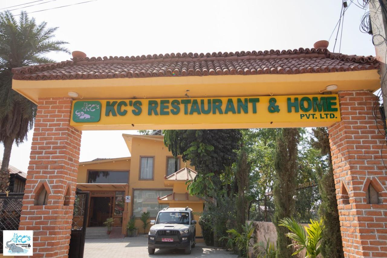 Kc'S Home Sauraha Buitenkant foto