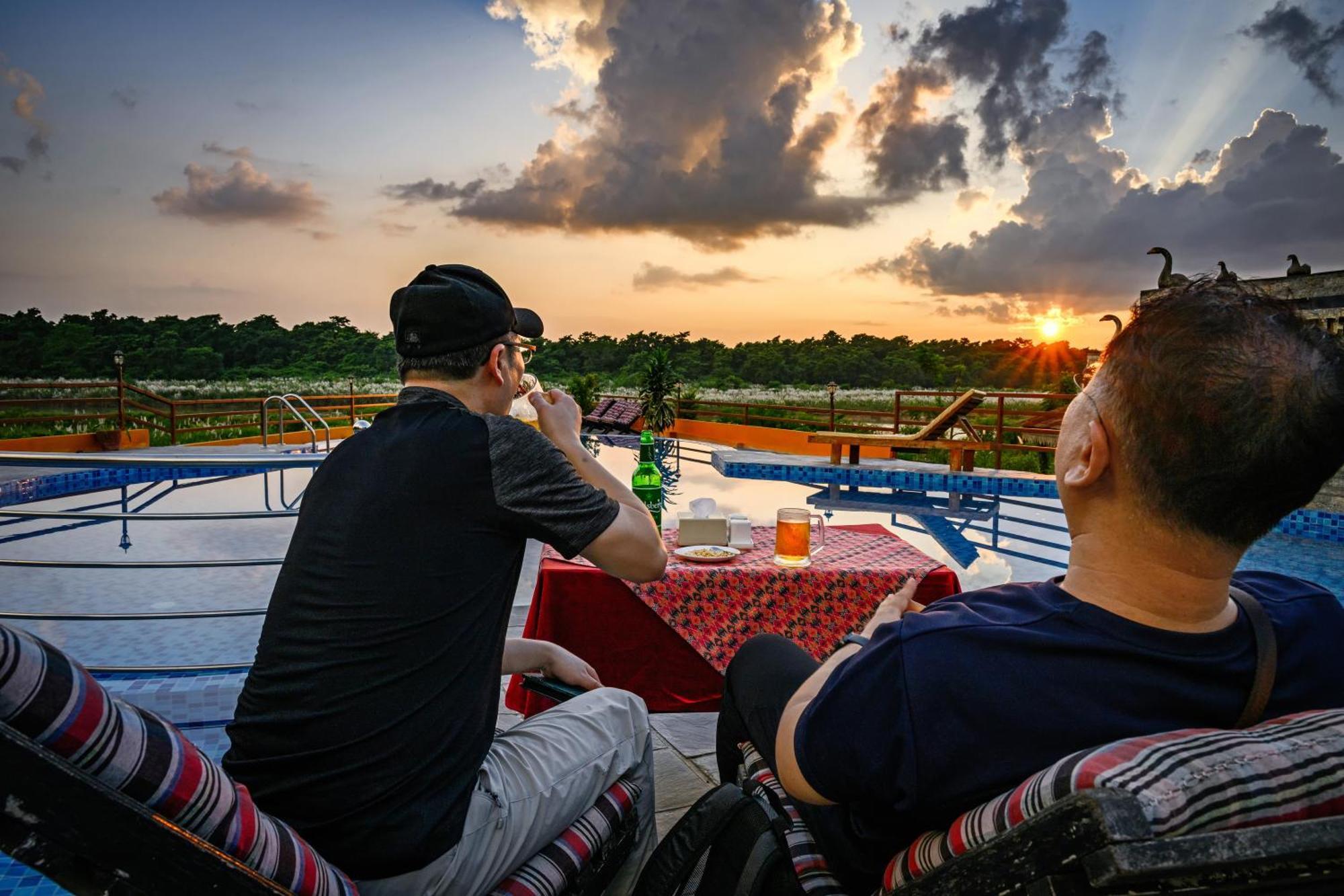 Kc'S Home Sauraha Buitenkant foto